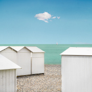 01_a-Baraques-de-plage-et-voilier