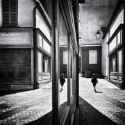 6-Hervé_Durand_Enfant_dans_la_rue_Médaille_humain